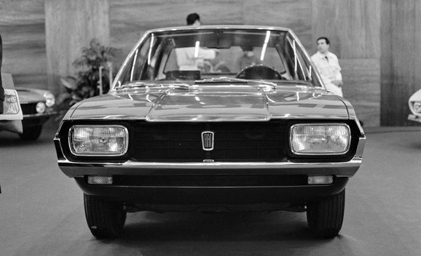 1967 Fiat 125 Executive Bertone 2