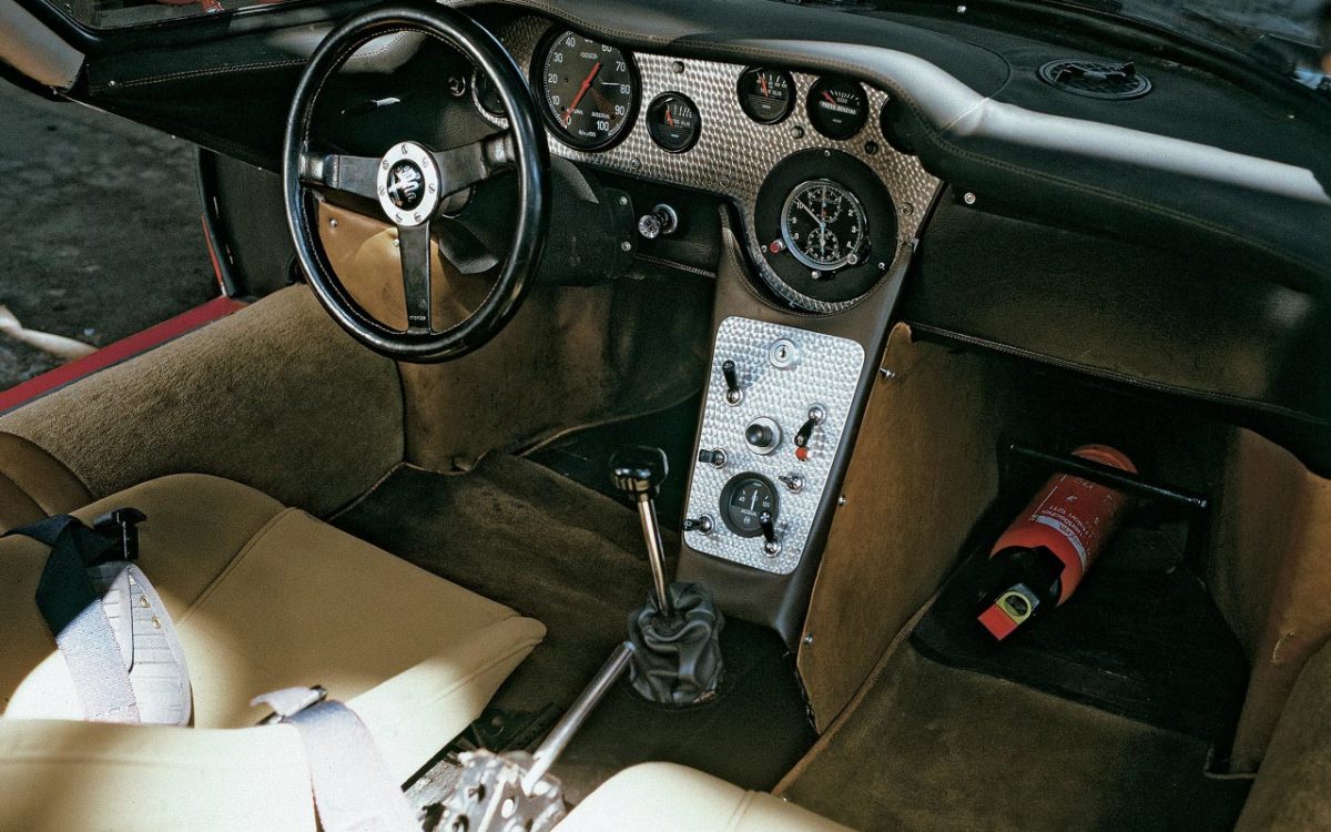 1967_Alfa-Romeo_33-2_Stradale_06