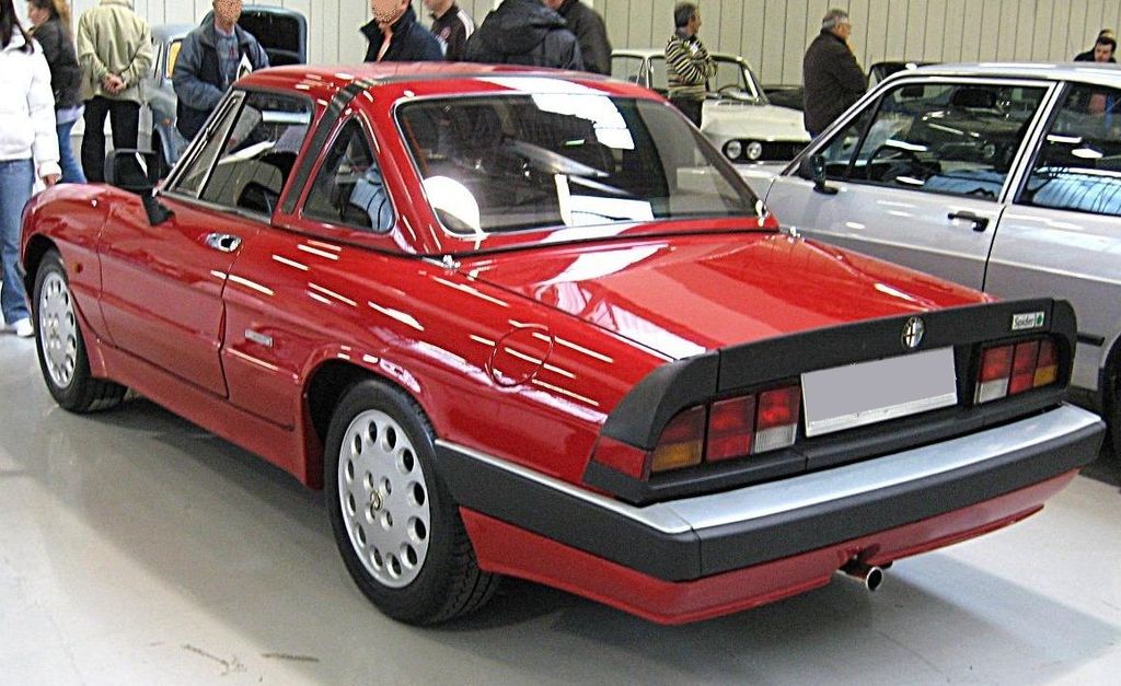 1024px-Alfa-Romeo_Spider-Mk3_Rear-view2