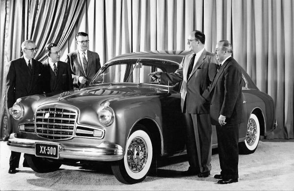 1950-Plymouth-XX-500-with-personnel