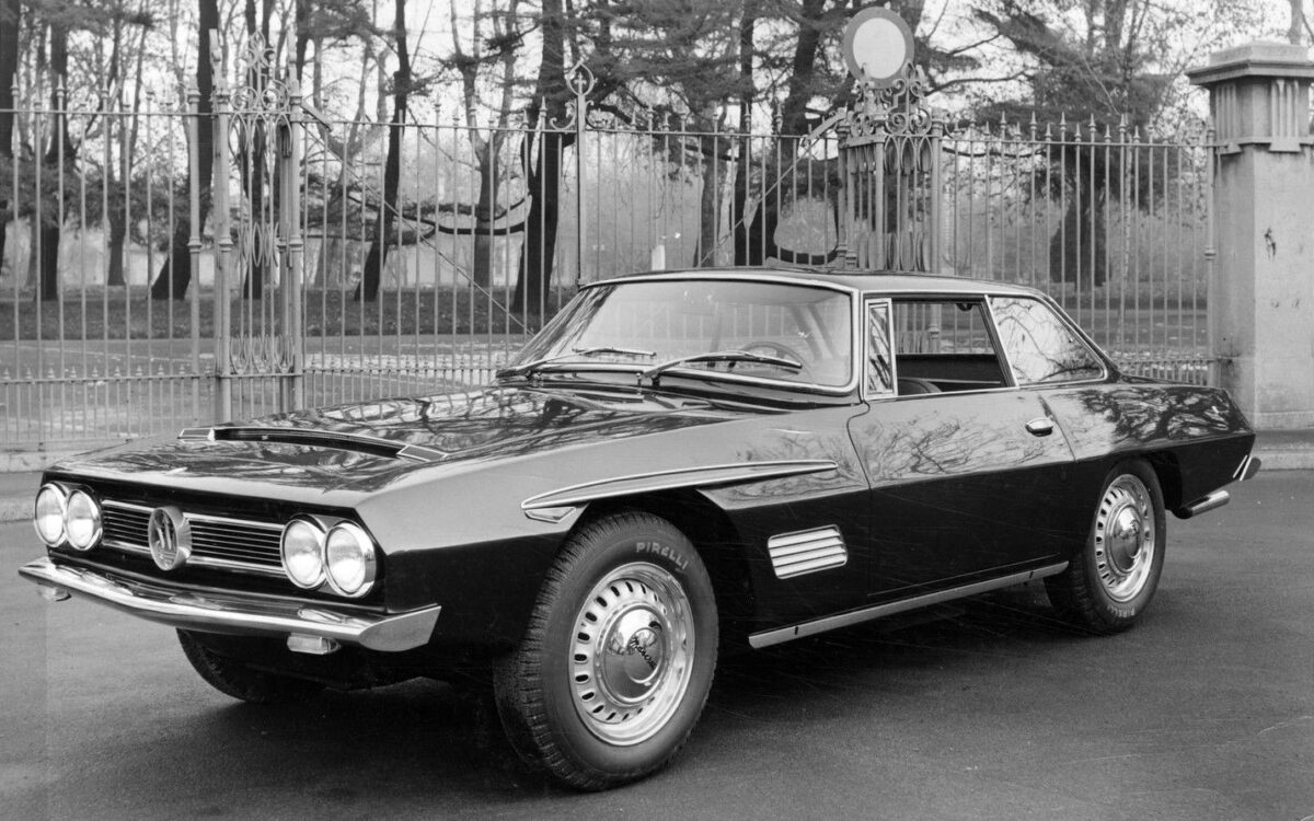 1962-Boneschi-Maserati-3500-GT-Tight-05