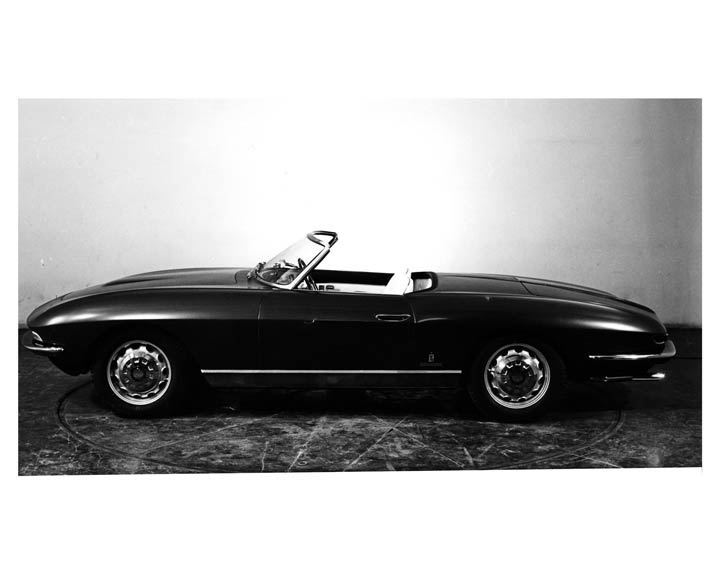 1962_Pininfarina_Alfa-Romeo_2600_Cabriolet_Speciale_02_bw