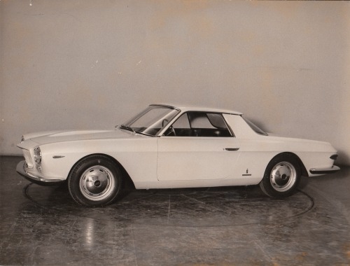 1962_Pininfarina_Fiat_2300_Coupe_Speciale_01