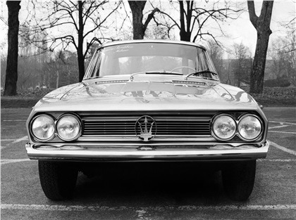 1963-Boneschi-Maserati-3500-GTI-Tight-02