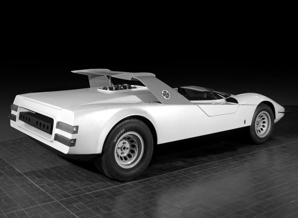 1968_Alfa-Romeo_P33_Roadster_03