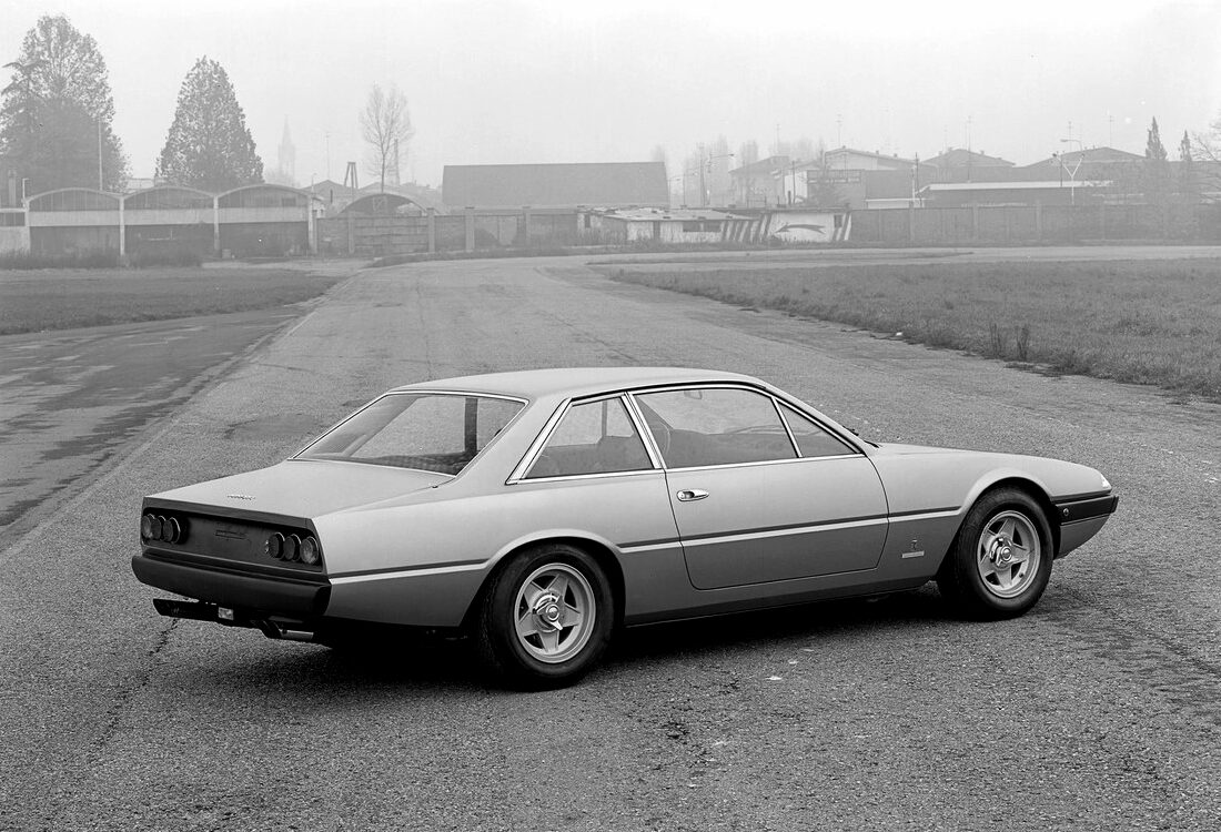 1972-Pininfarina-Ferrari-365-GT4_02
