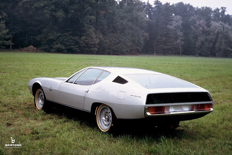 1967-Bertone-Jaguar-Pirana-02