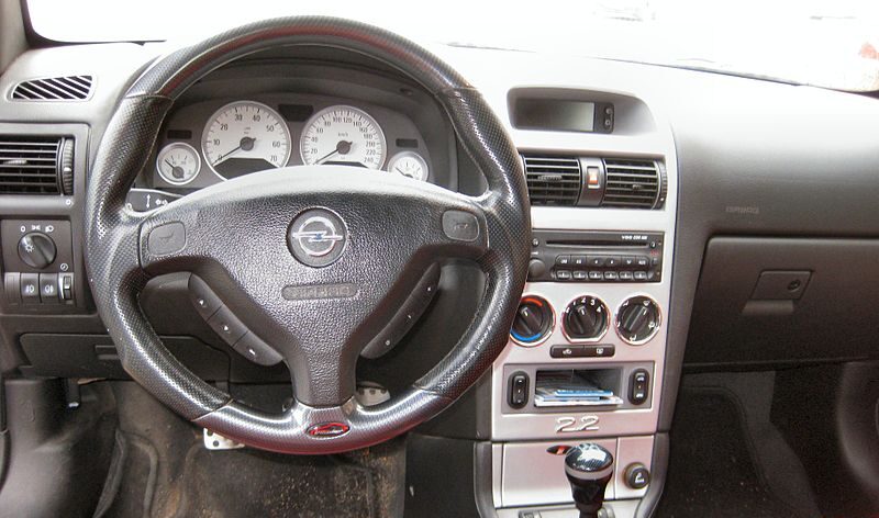 800px-Opel_Astra_G_Cabrio_Cockpit