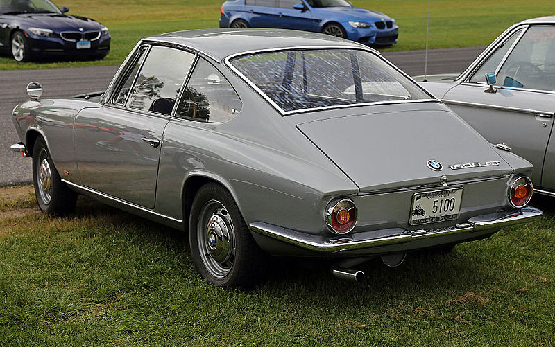 800px-1967_BMW_1600_GT_Coupé,_rear_(Lime_Rock)