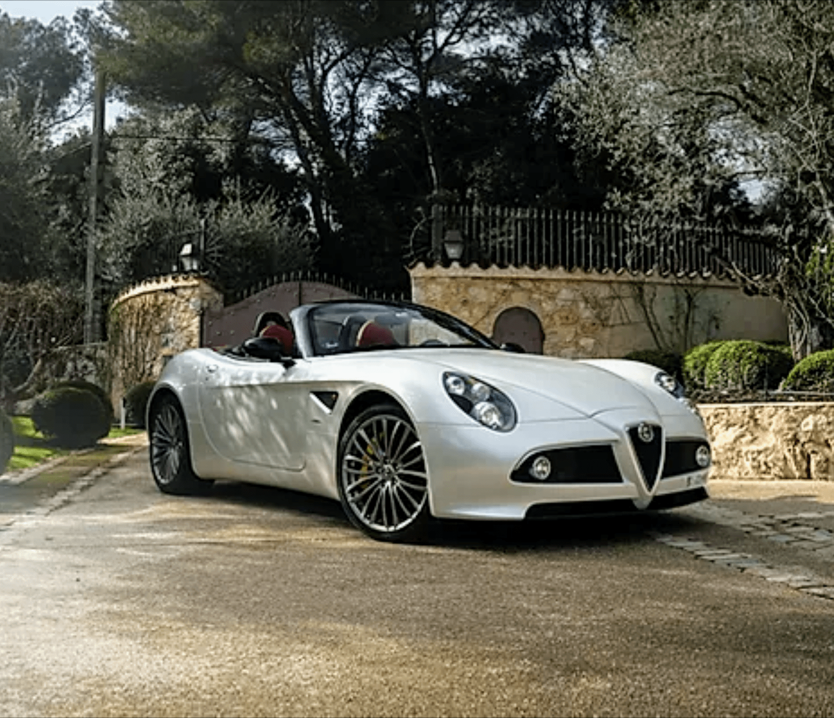 Alfa Romeo 8C Spider Touring