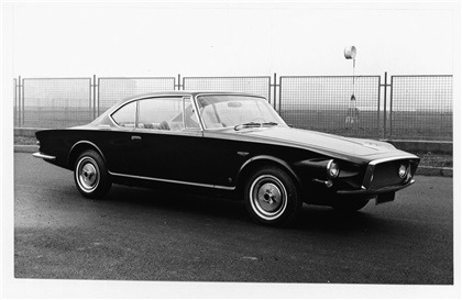 1962_Ghia_Plymouth_Valiant_St-Regis_Coupe_01