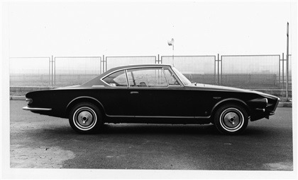 1962_Ghia_Plymouth_Valiant_St-Regis_Coupe_02