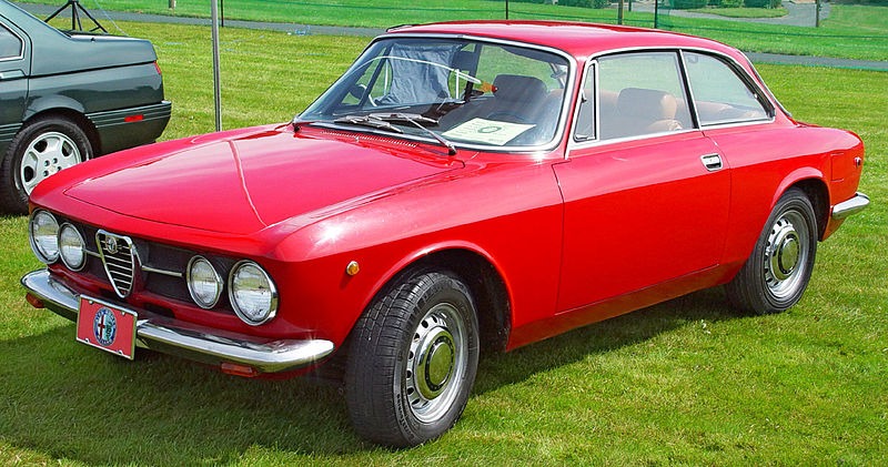 800px-1969-Alfa-Romeo-GT-Veloce-Red-Front-Angle-st