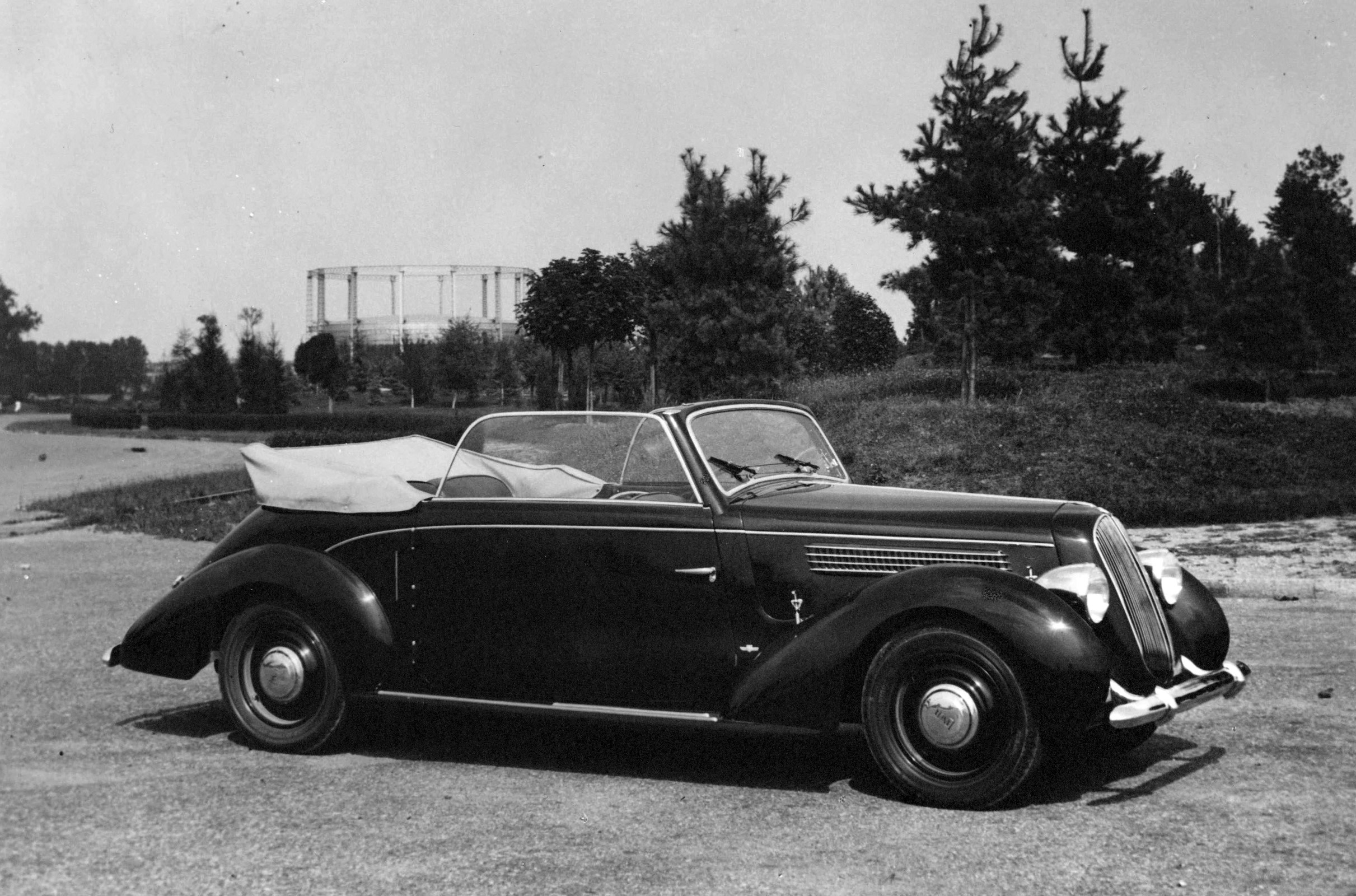 Bertone-100-Years-1930s-1937-Lancia-Aprilia-2560x1600