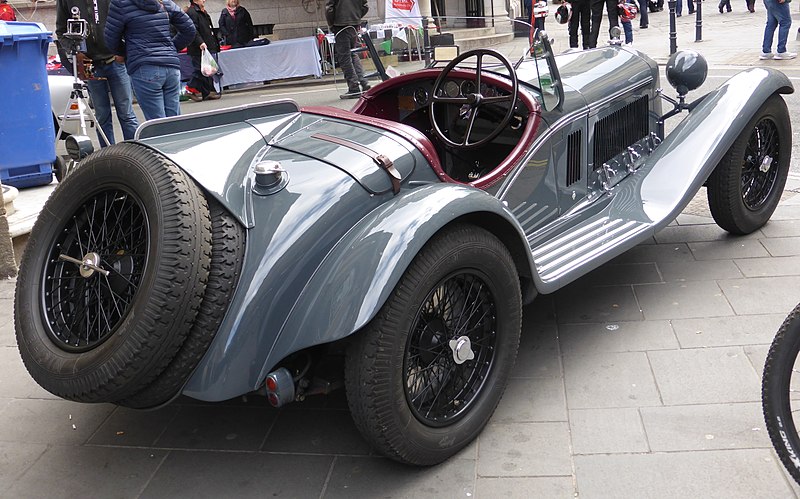 800px-Alfa-Romeo_8C_2300_Corto_Touring_Spider_(1933)_(34226744866)