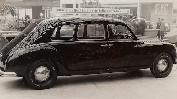 b15-6-limousine-by-bertone-was-the-largest-version-of-the-aurelia