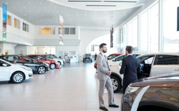 The Advantages of Purchasing a Vehicle from a Car Dealership